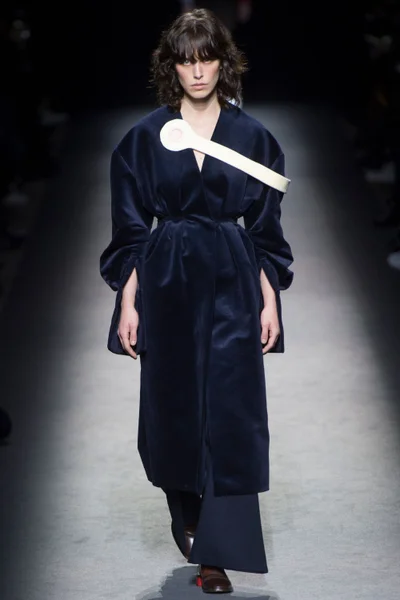 Look 15